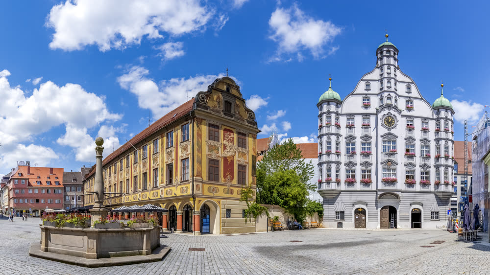 Memmingen: Marktplatz mit Steuerhaus und Rathaus